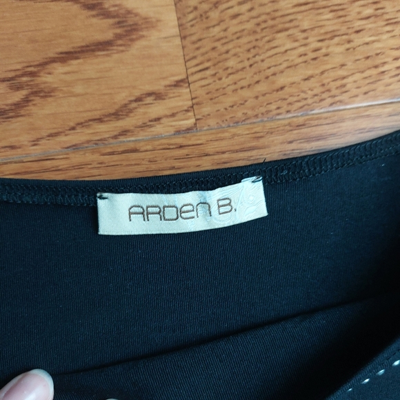 Womans dress with sequin detail - Picture 3 of 4